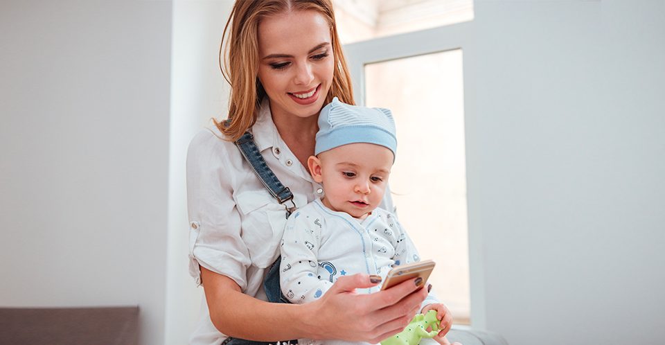 parents connectés, des applications pour téléphone très pratiques avec l'arrivée de bébé